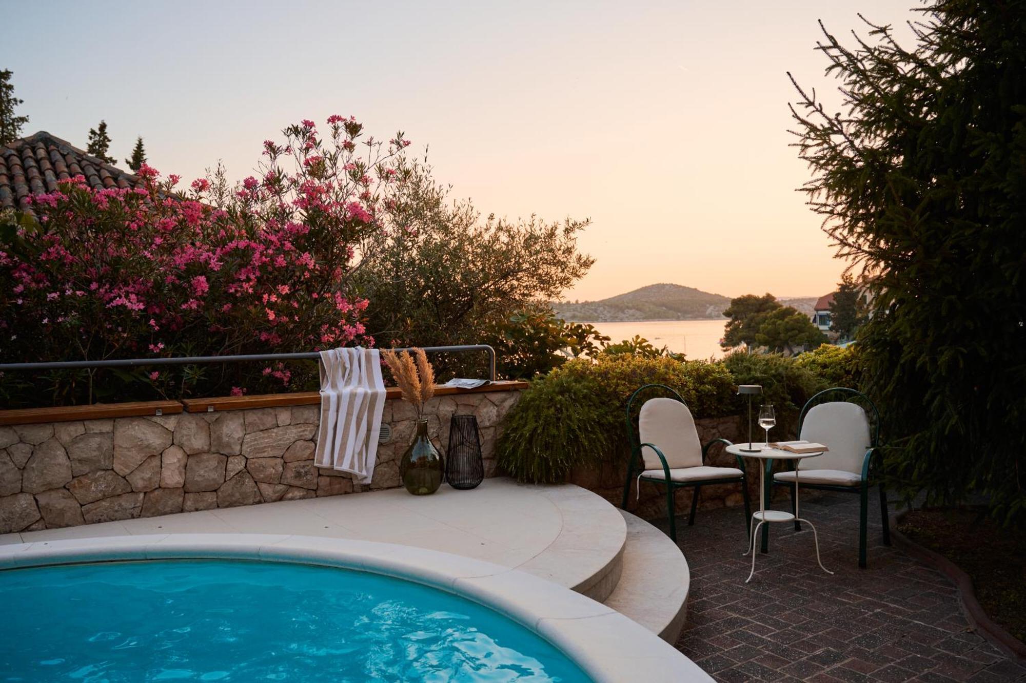 Luxurious City Retreat With Pool Шибеник Экстерьер фото
