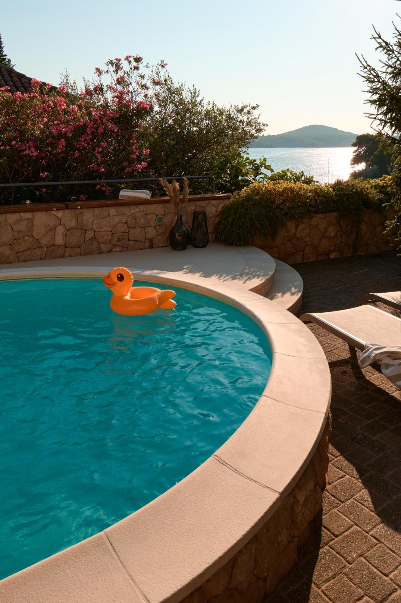 Luxurious City Retreat With Pool Шибеник Экстерьер фото